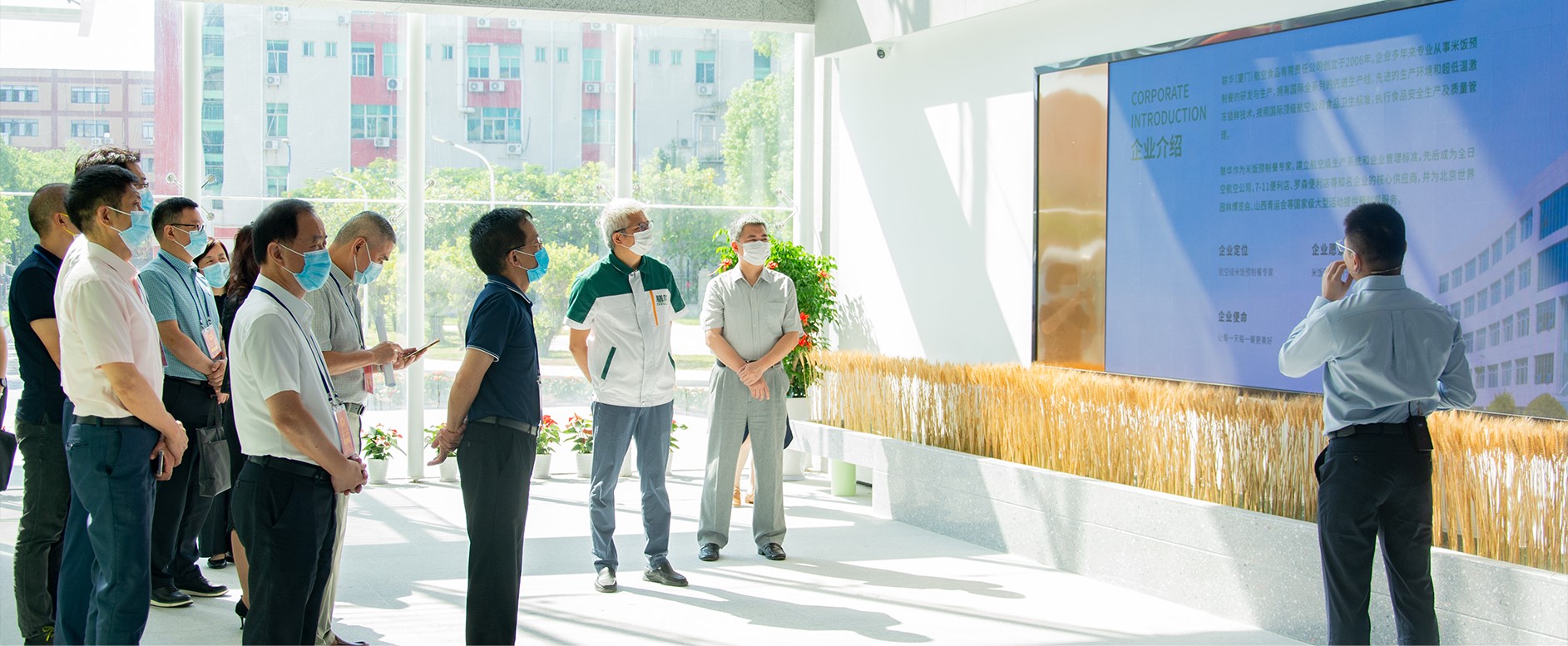 廈門市人大代表團蒞臨聯華航空食品公司參觀指導！